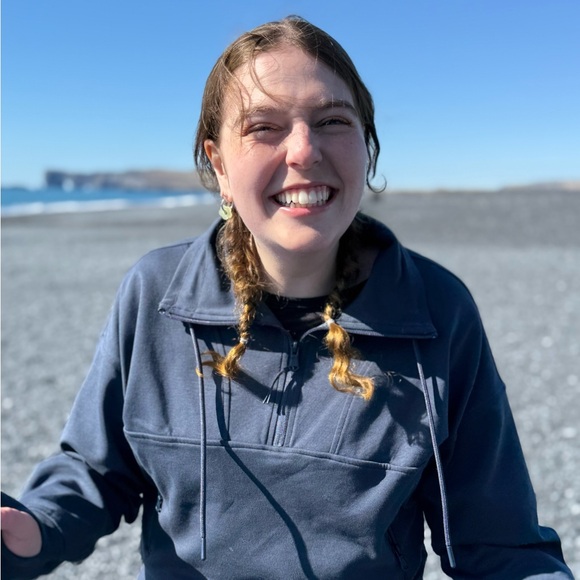 Meet your Posher, Chloë - Picture 1 of 3